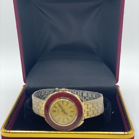 Vintage Beautiful Mechanical Women's Timex Watch - Picture 6 of 7